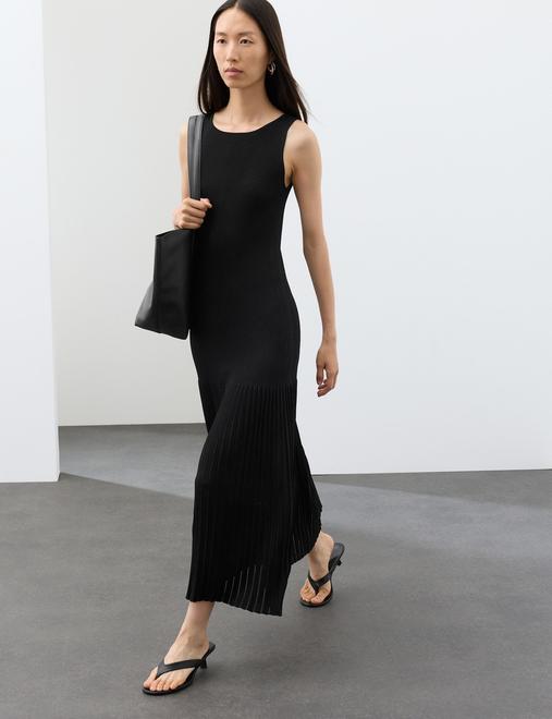Knitted Ribbed Pleated Maxi Dress
