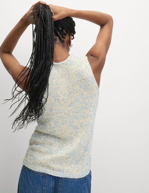 Textured Metallic Crew Neck Knitted Vest