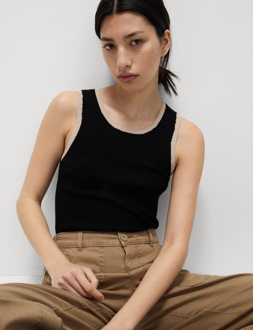 Ribbed Fitted Tipped Detail Vest