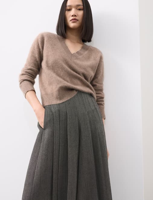 Wool Rich V-Neck Jumper with Cashmere