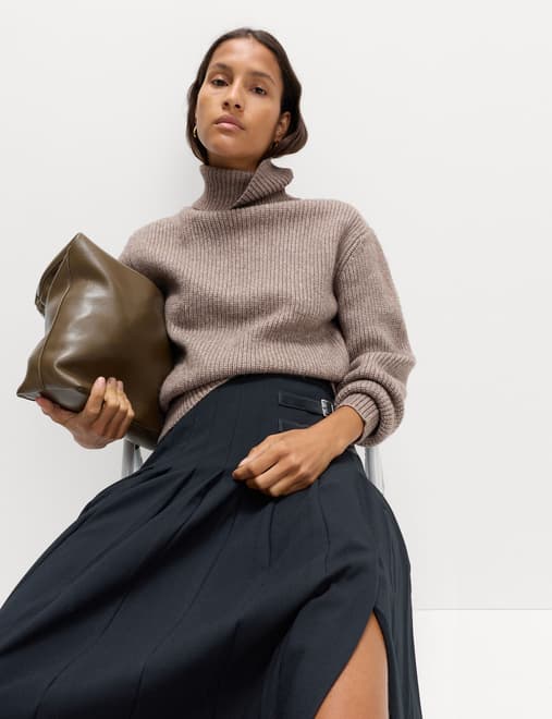 Cloud-yarn Ribbed Roll Neck Jumper