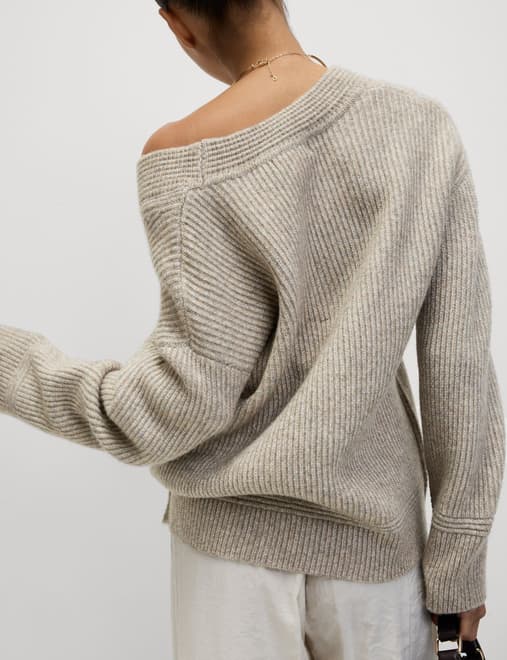 Cloud-Yarn Ribbed V-Neck Jumper