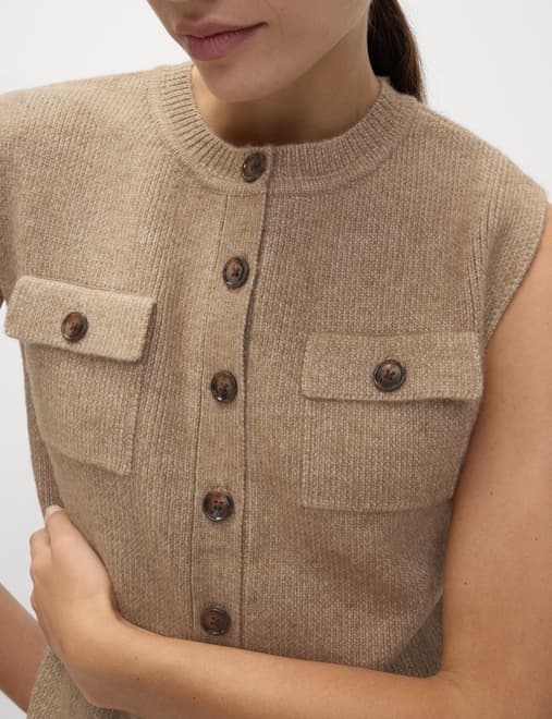 Cloud-Yarn Pocket Crew Neck Knitted Waistcoat