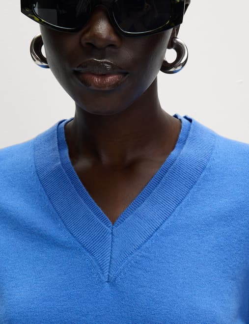 Air-Yarn V-Neck Jumper