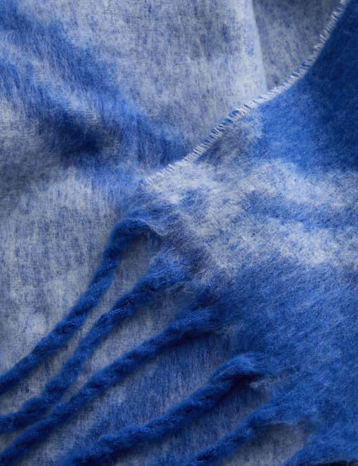 Knitted Argyle Tassel Scarf