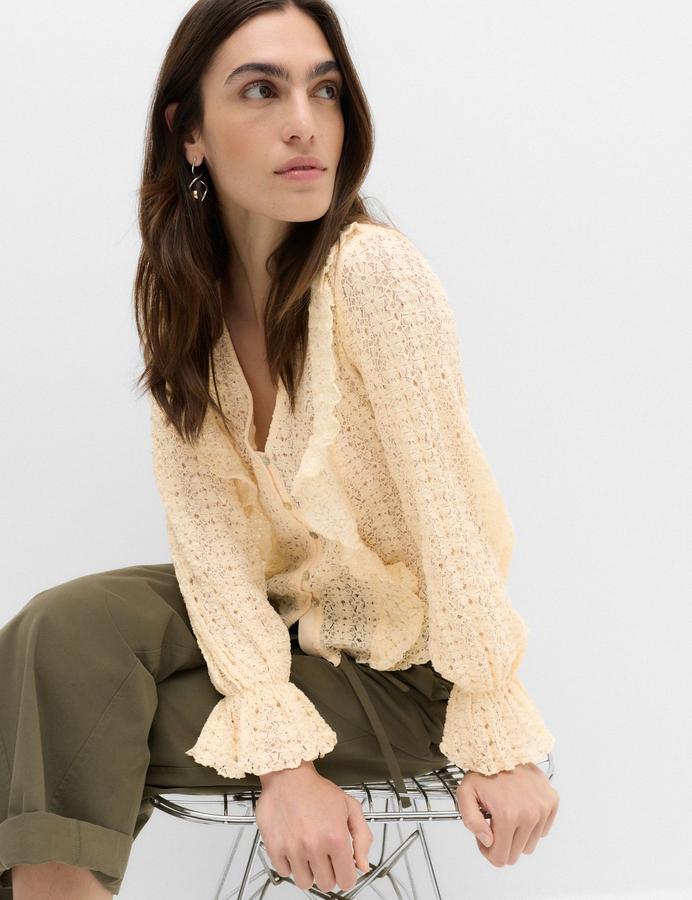 Lace V-Neck Ruffle Top