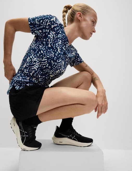 Printed Scoop Neck Fitted T-Shirt