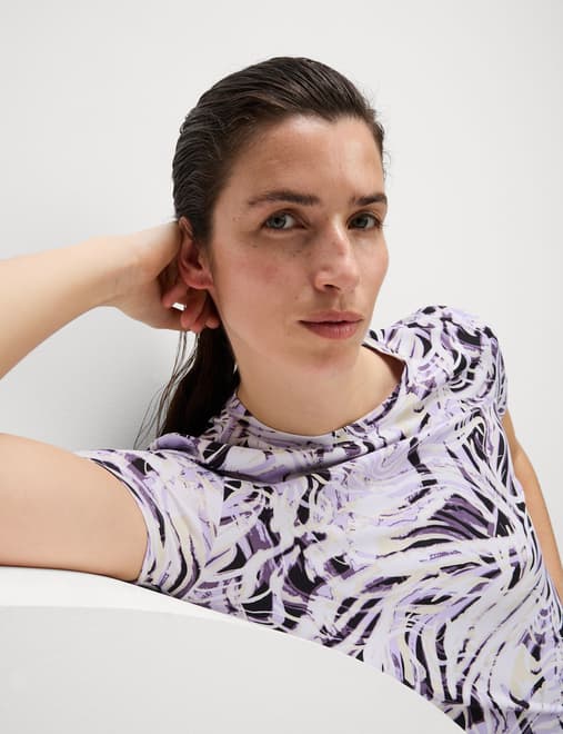 Printed Scoop Neck Fitted T-Shirt