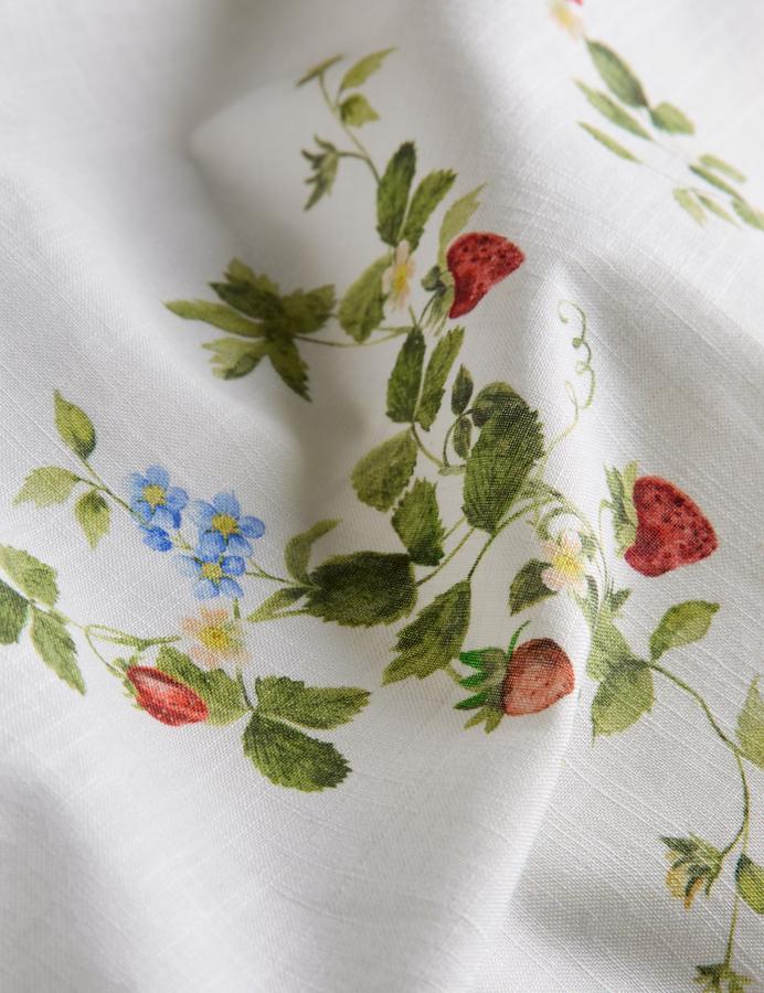Pure Cotton Strawberry Field Bedding Set