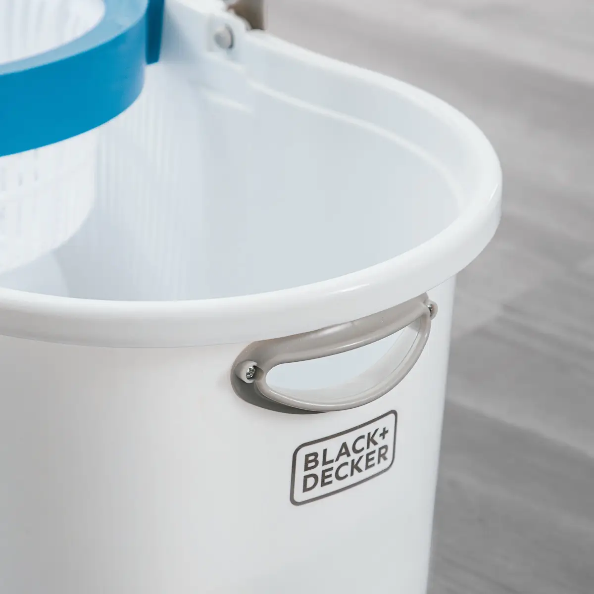 Black+Decker Spin Mop & Bucket (White & Aqua)