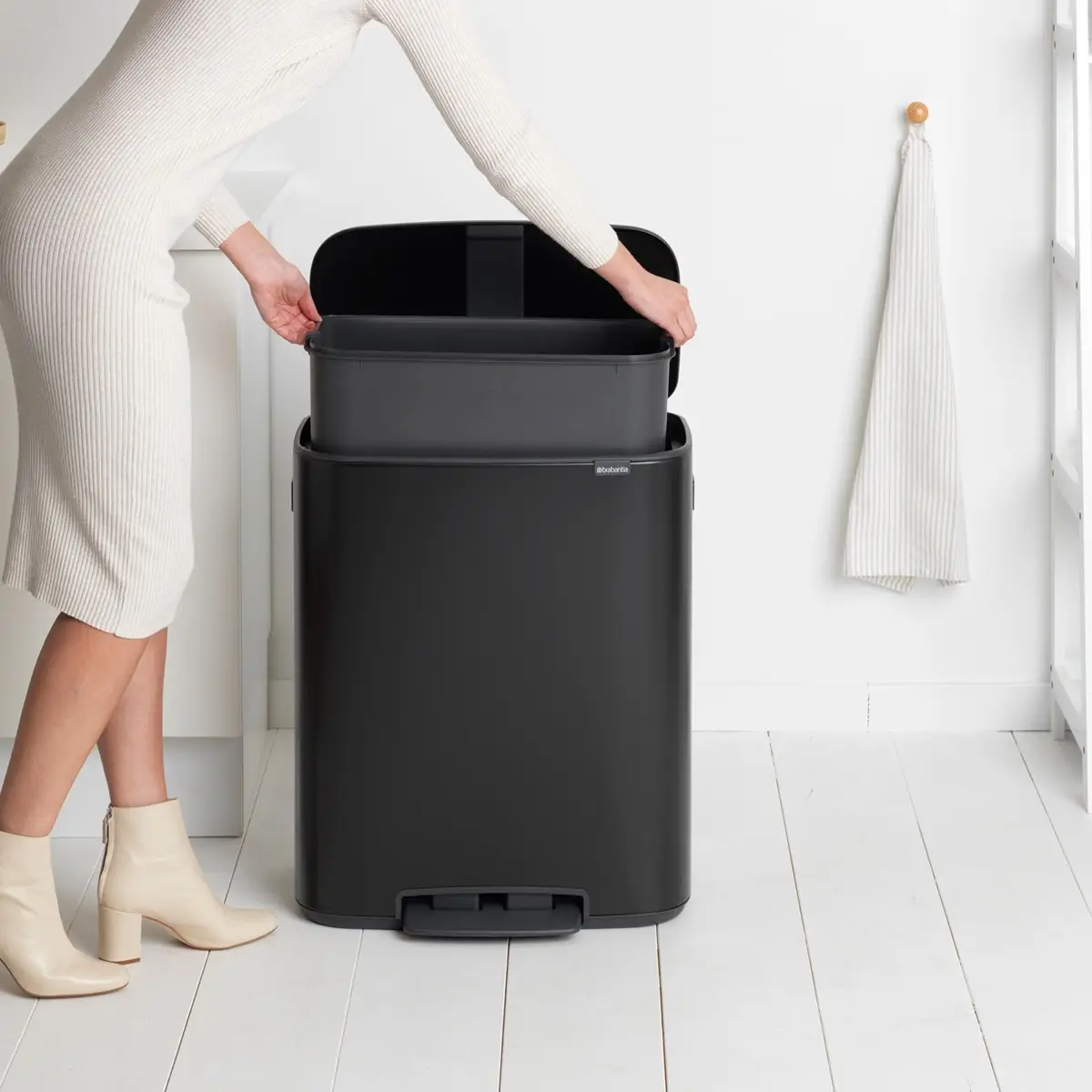 Brabantia Stainless Steel Bo Pedal Bin (36.3 x 54.1 x 65.2 cm, 60 L, Matt Black)