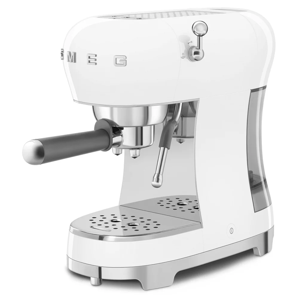 آلة قهوة إسبرسو بأسلوب الخمسينيات من Smeg مع مضخة وعصا بخار، ECF02WHUK (سعة 1.1 لتر، ضغط 15 بار، قدرة 1350 واط)