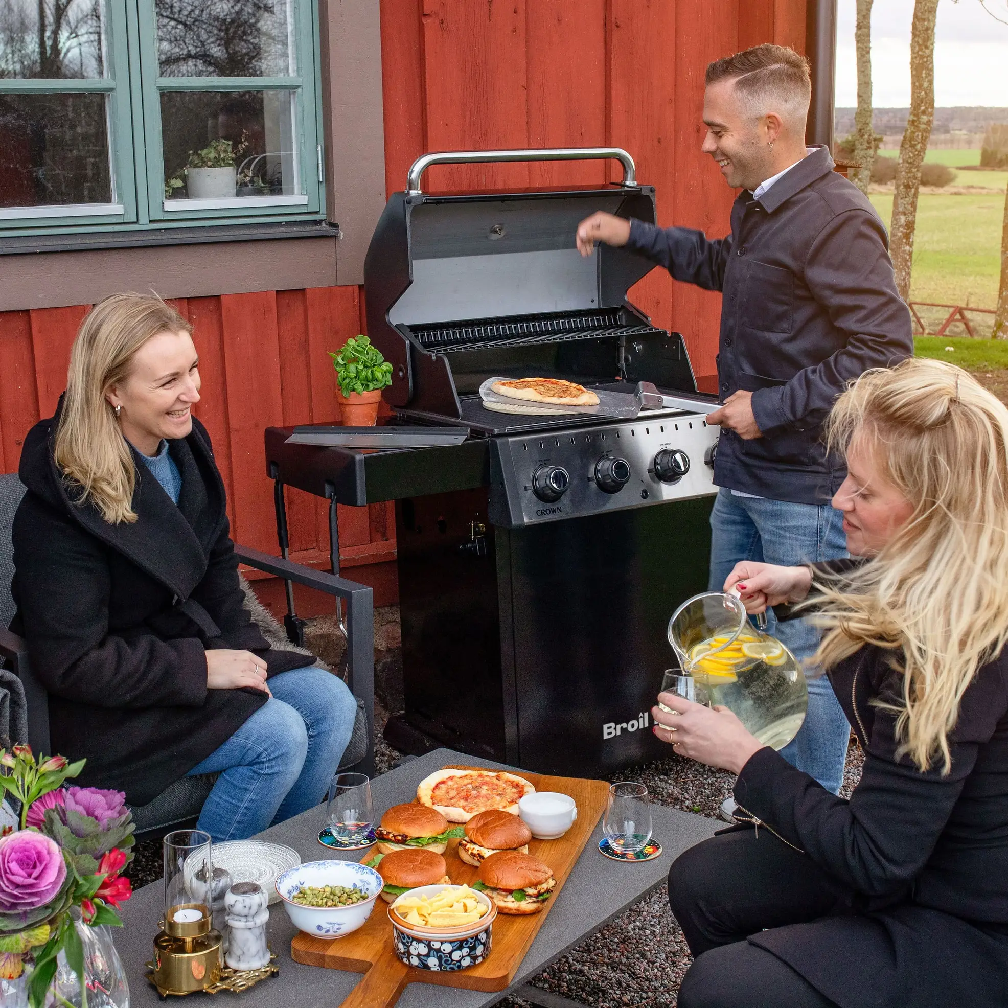 Broil King Crown Series 4-Burner Gas Grill, 410 LX