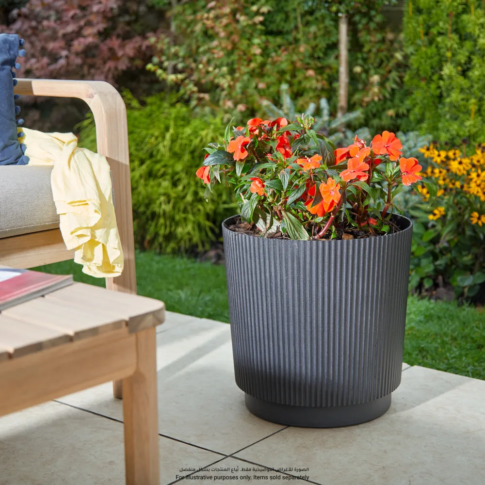 Verve Raised Cylinder Plastic Pot (35 cm, Black)