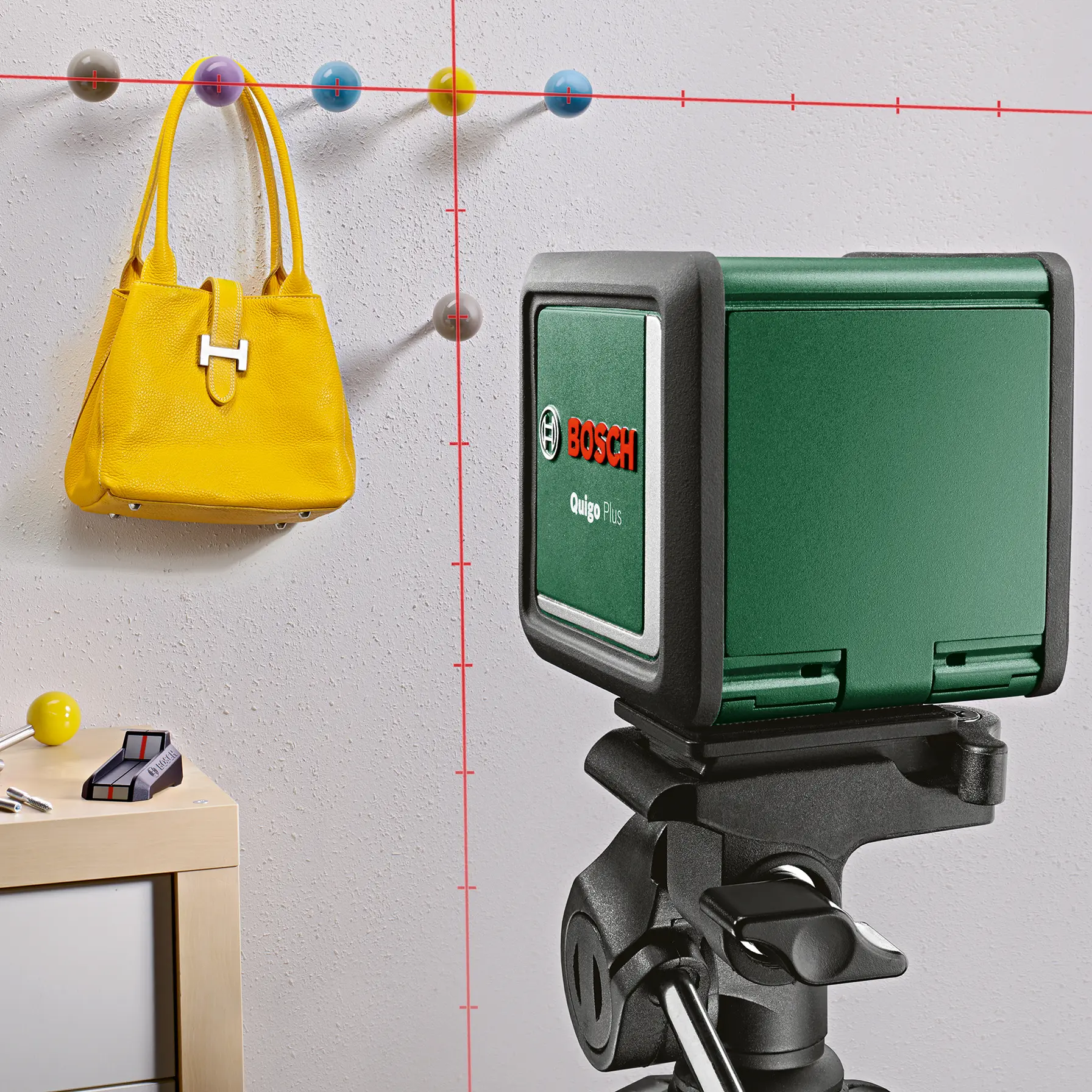 Bosch Quigo Plus Cross Line Laser (7 m) + Tripod