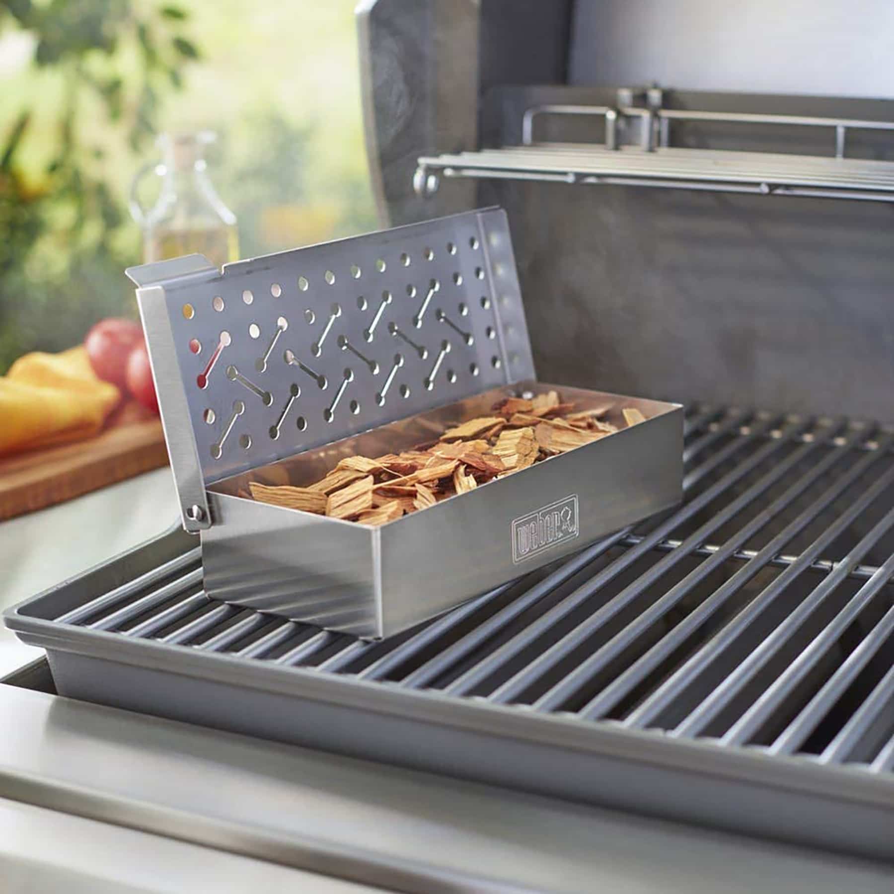 Weber Apple Wood Chunks Pack (1.5 kg)