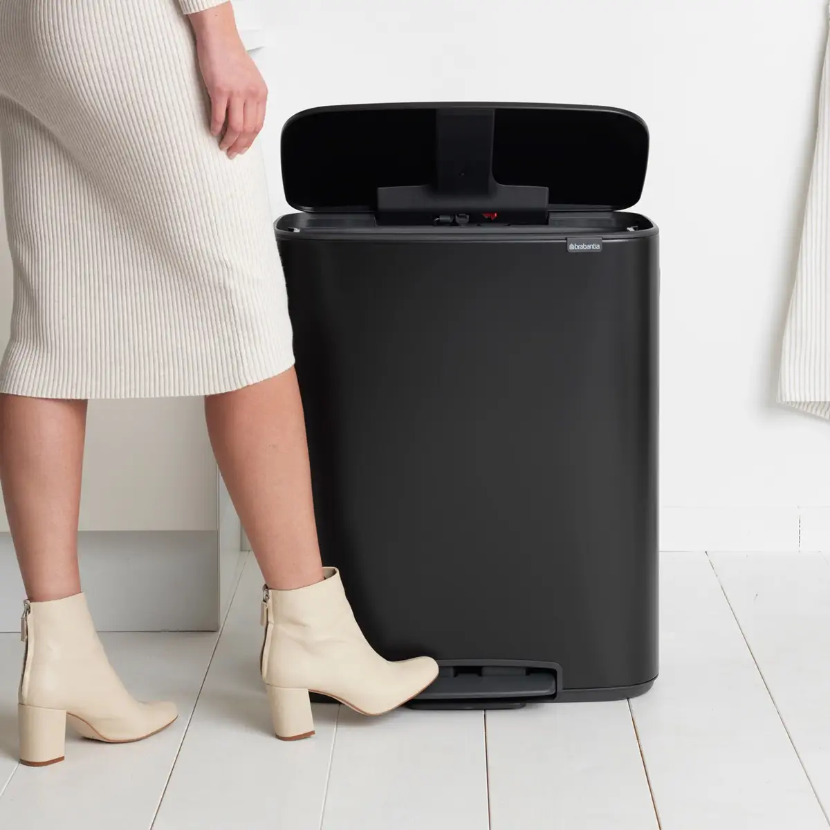 Brabantia Stainless Steel Bo Pedal Bin (36.3 x 54.1 x 65.2 cm, 60 L, Matt Black)