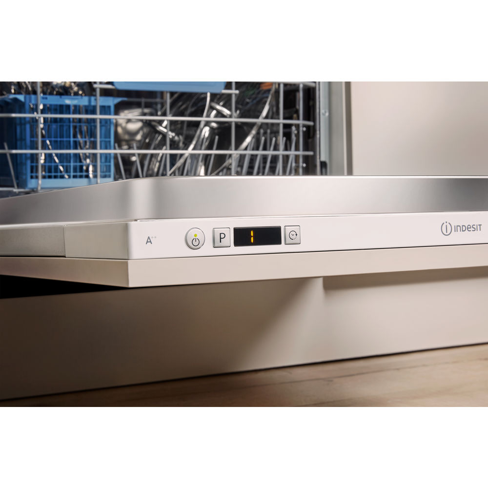 Indesit Built-In Dishwasher, DIFP 8T96 Z (14 Place Settings)