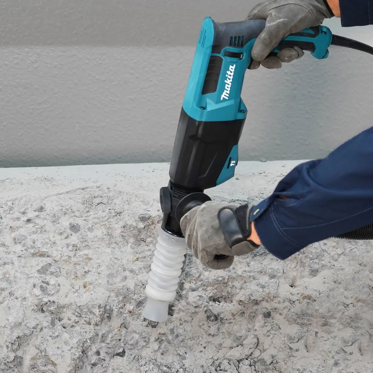 Makita Corded Rotary Hammer Drill W/ Bit Set, HR2670-Combo (800 W)