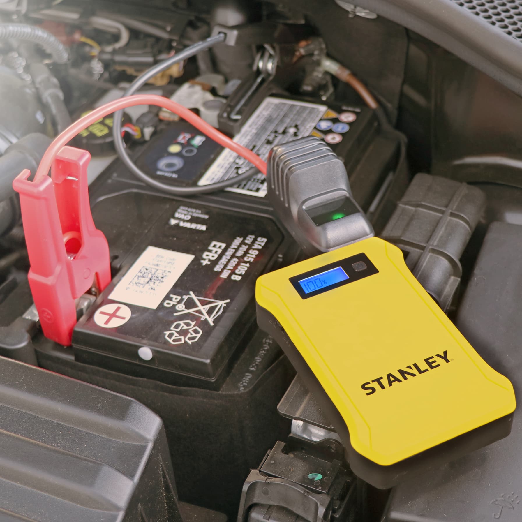 Stanley Lithium Battery Booster W/Power Bank & Light (12 V)