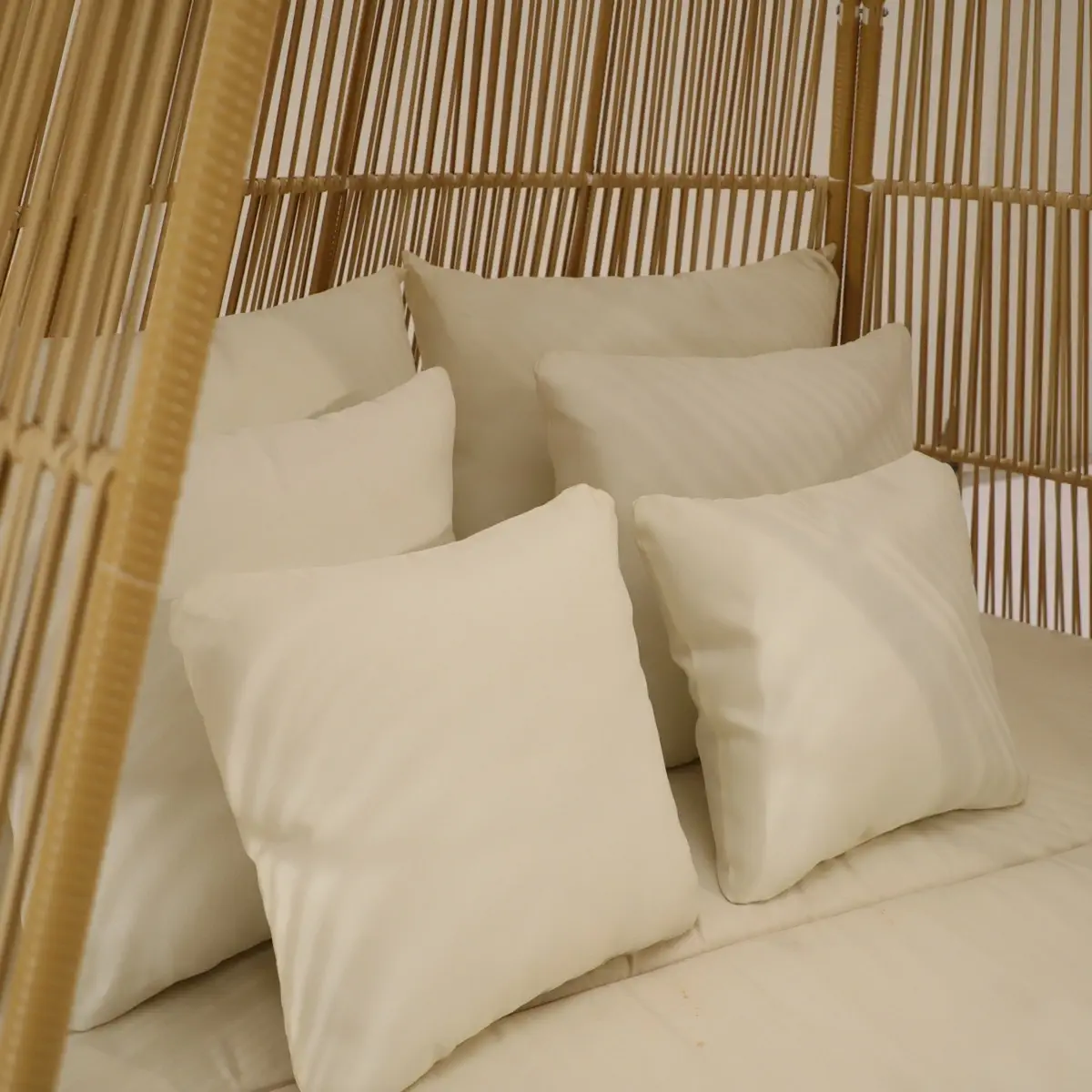 Havana Large Round Wicker Bed (205 x 211.5 x 301 cm)
