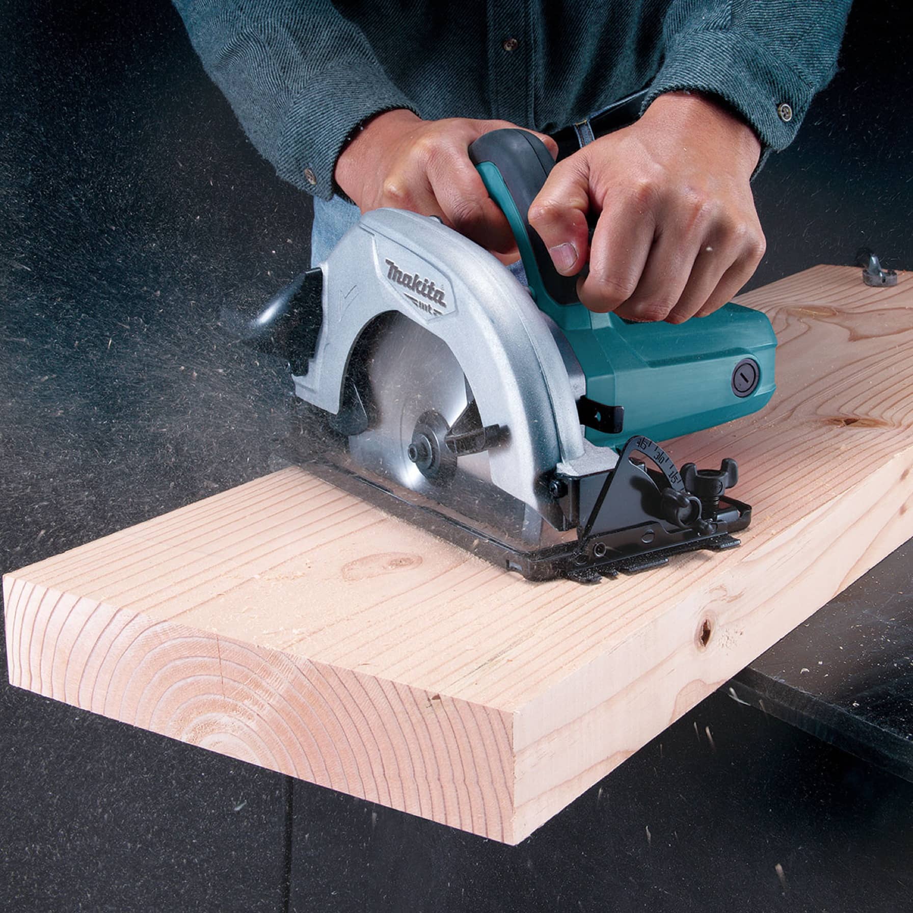 Makita MT Circular Power Saw, M5802B (1050 W)