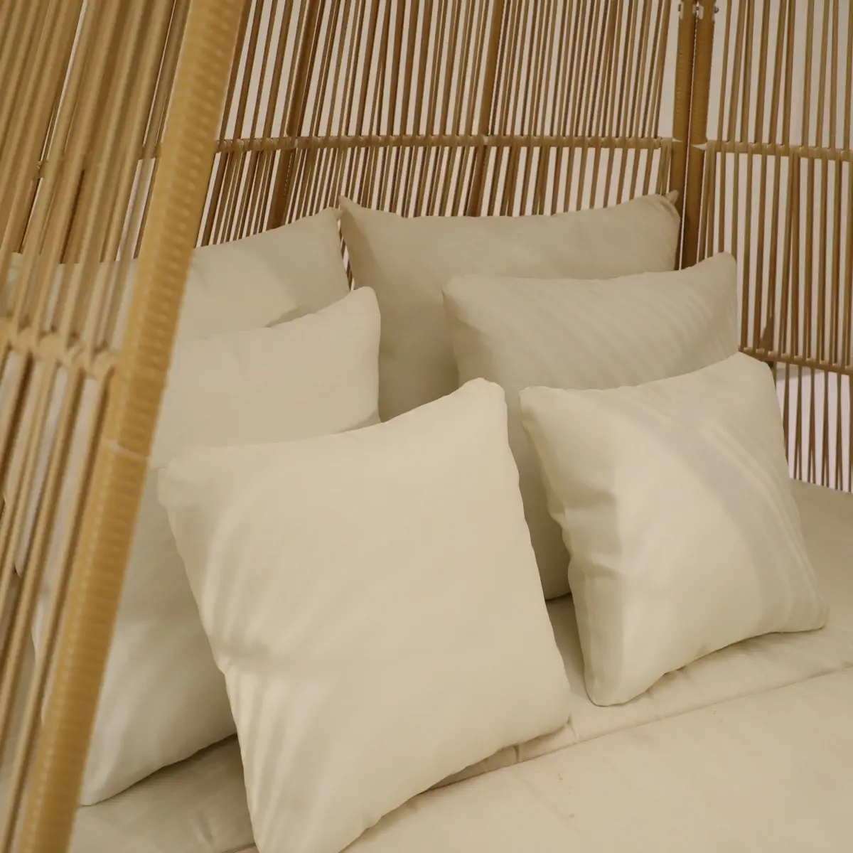 Havana Large Round Wicker Bed (205 x 211.5 x 301 cm)