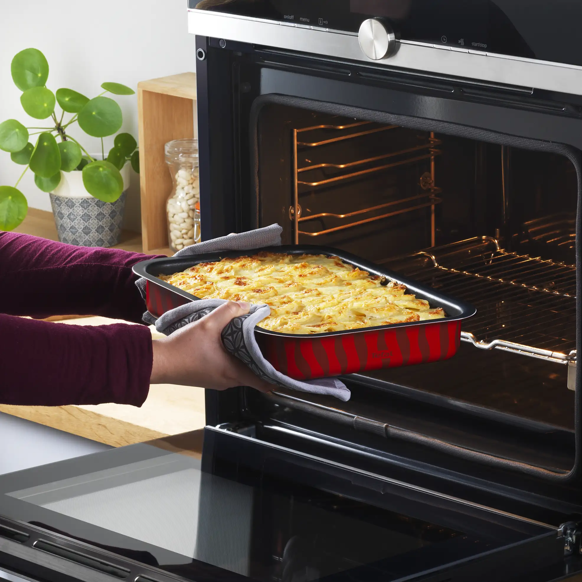 Tefal TempoFlame Rectangular Aluminum Oven Dish (29 x 22 cm)