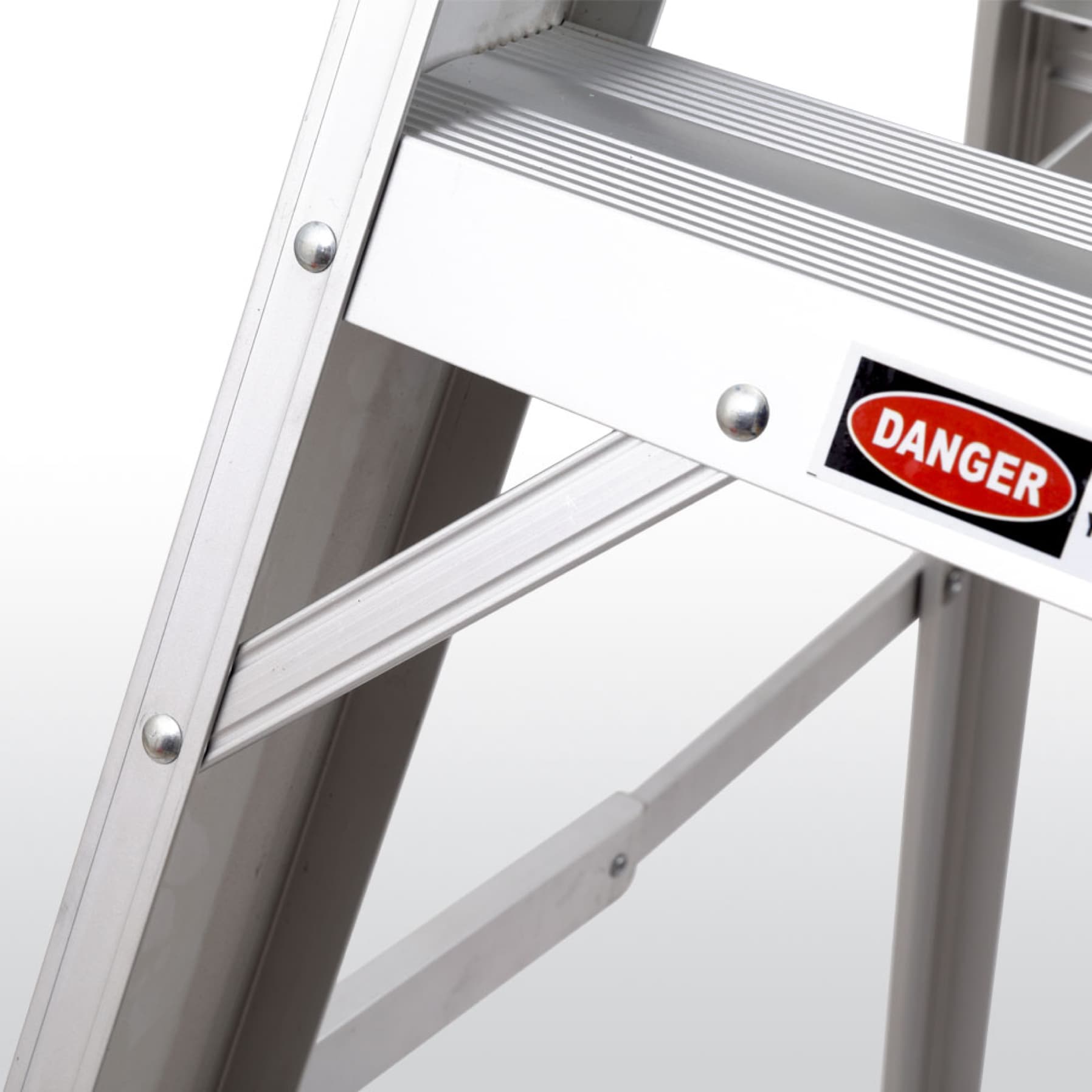 Liberti 9-Tier Step Ladder W/ Top & Pail Tray (80 x 300 cm)