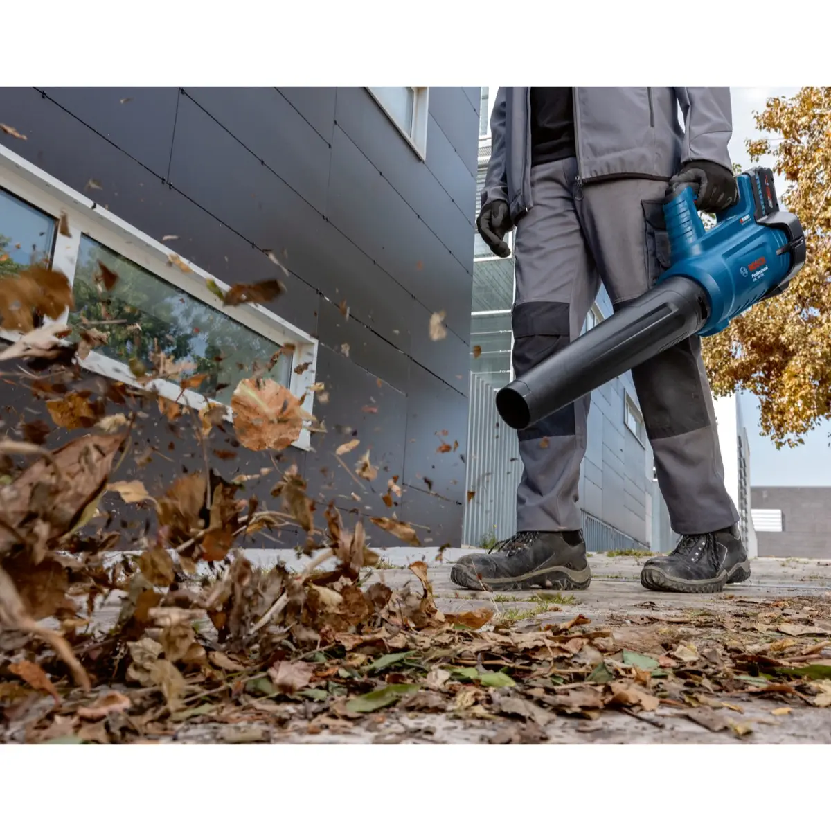 Bosch Professional Leaf Blower W/1x5AH GBA Battery & Charger (18V-750)