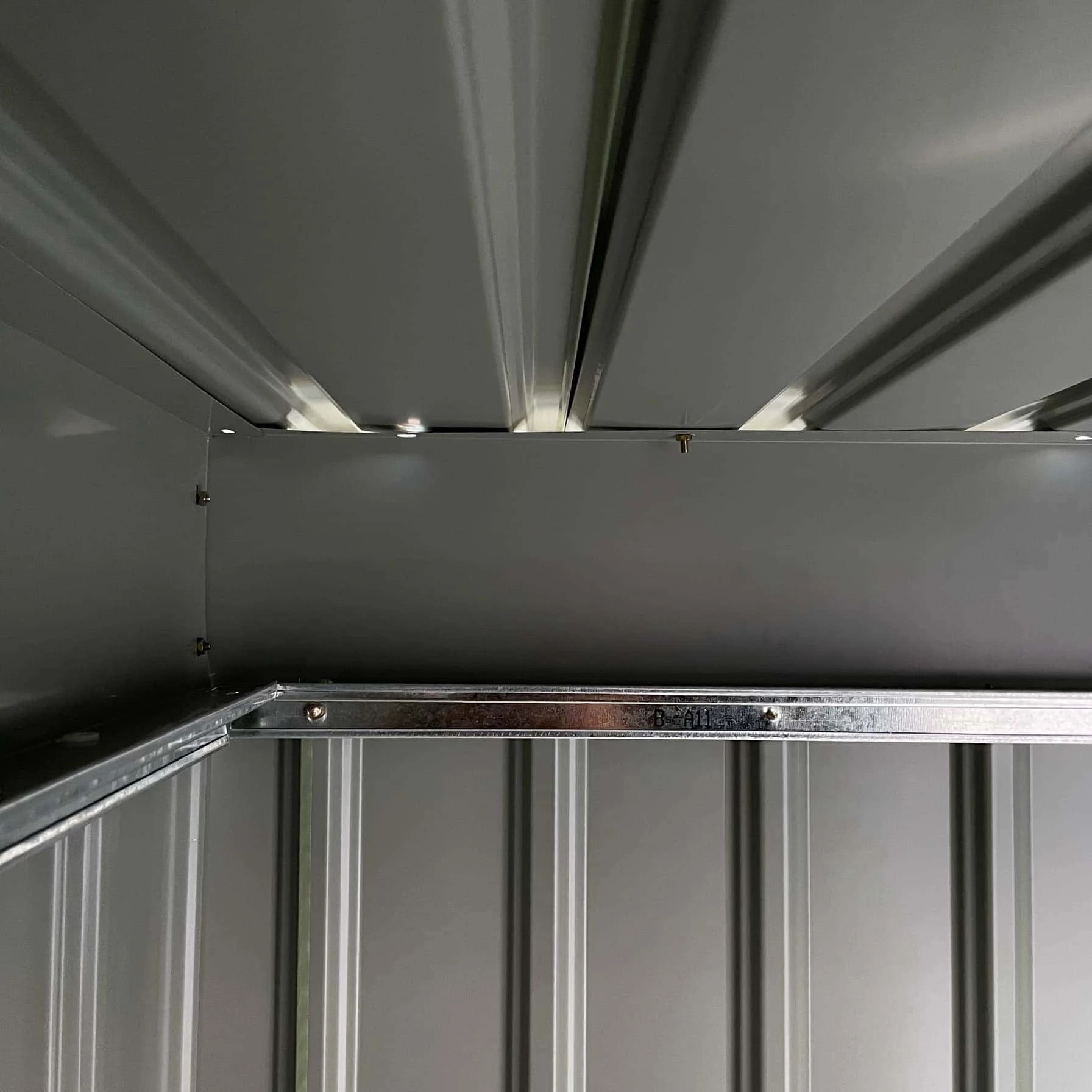 Chester Galvanized Shed (257 x 142 x 184 cm)