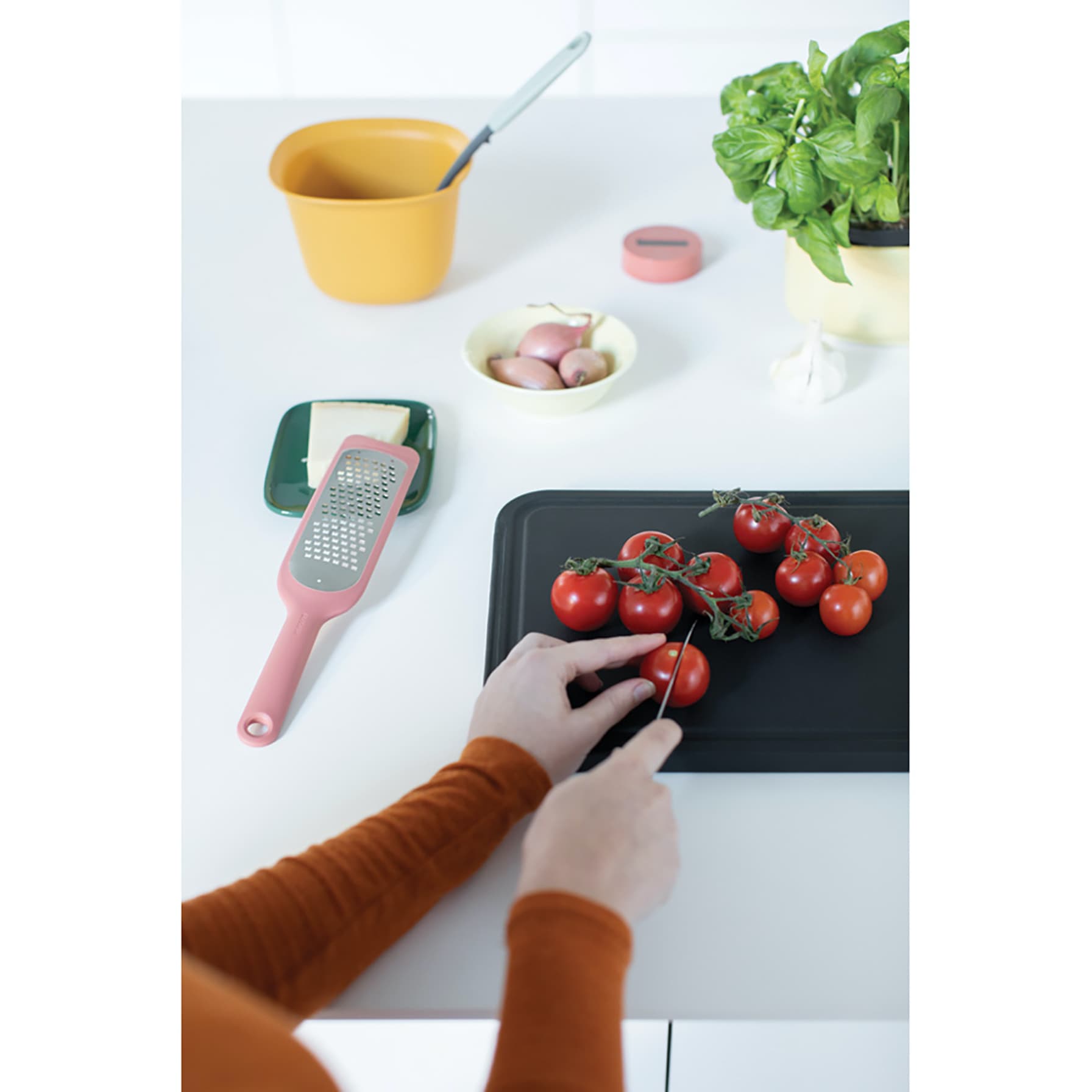 Brabantia Tasty+ Silicone Mixing Bowl (1.5 L, 17.5 x 17.5 x 12.5 cm) 