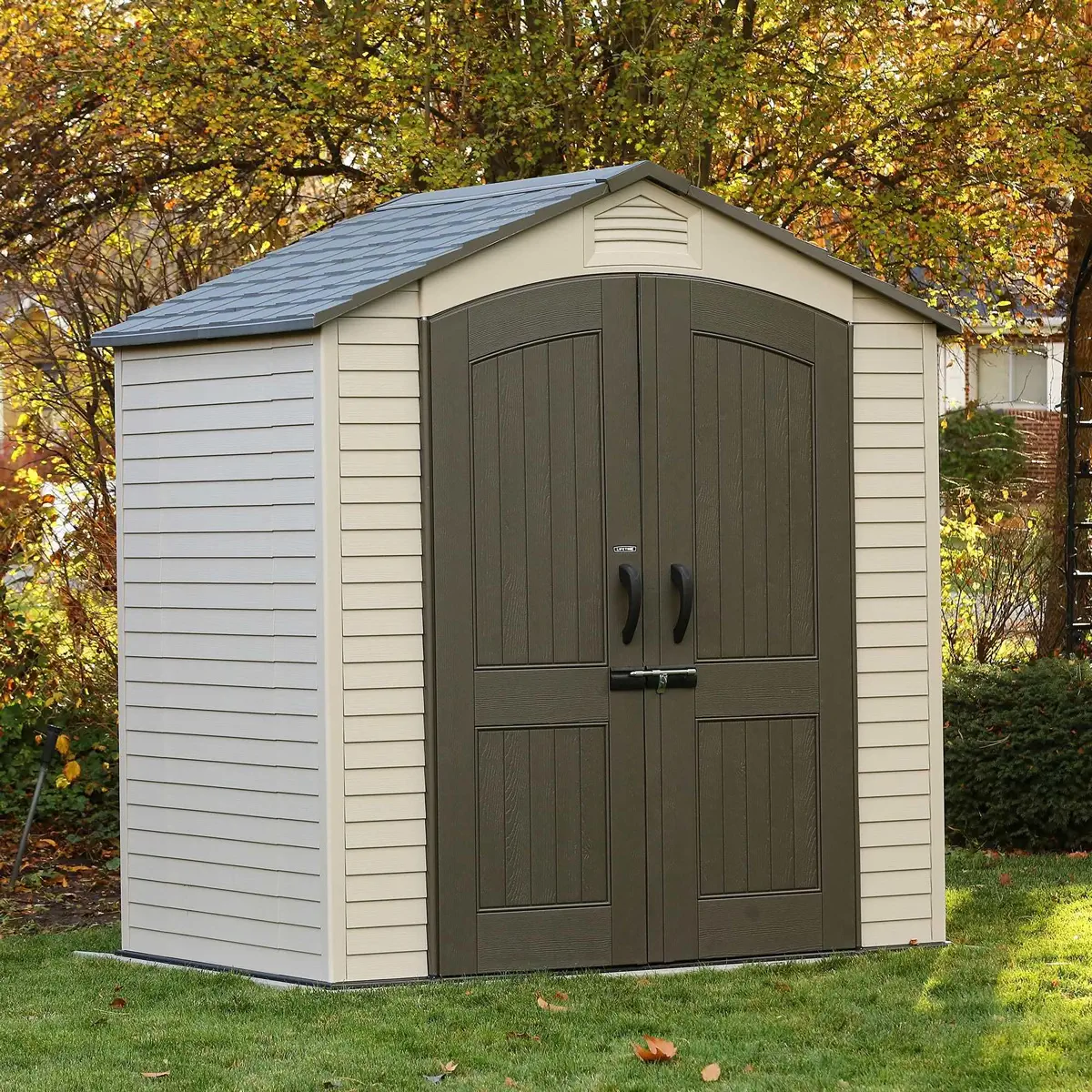 Lifetime Outdoor Storage Shed (214 x 142 x 227 cm)