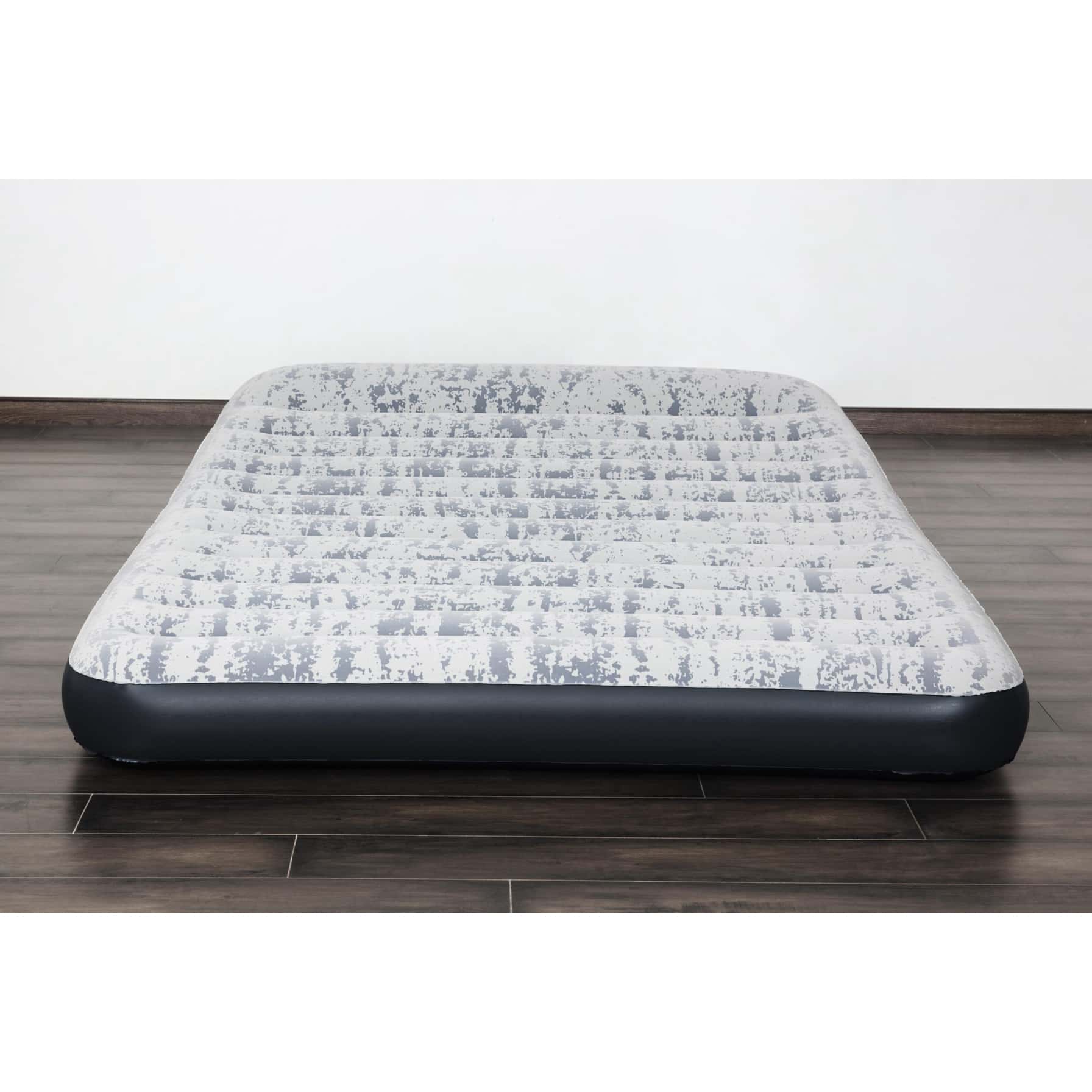 Bestway 2-Person Inflatable Queen Air Bed W/Built-In AC Pump (203 x 152 x 30 cm)