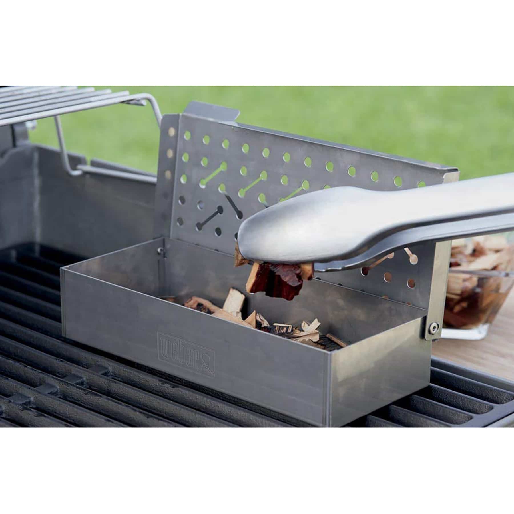 Weber Apple Wood Chunks Pack (1.5 kg)