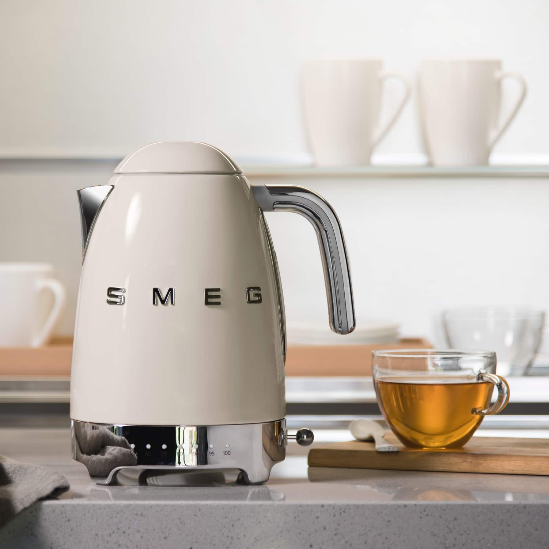 SMEG 50s Retro Style Kettle, KLF04CRUK (3000 W)
