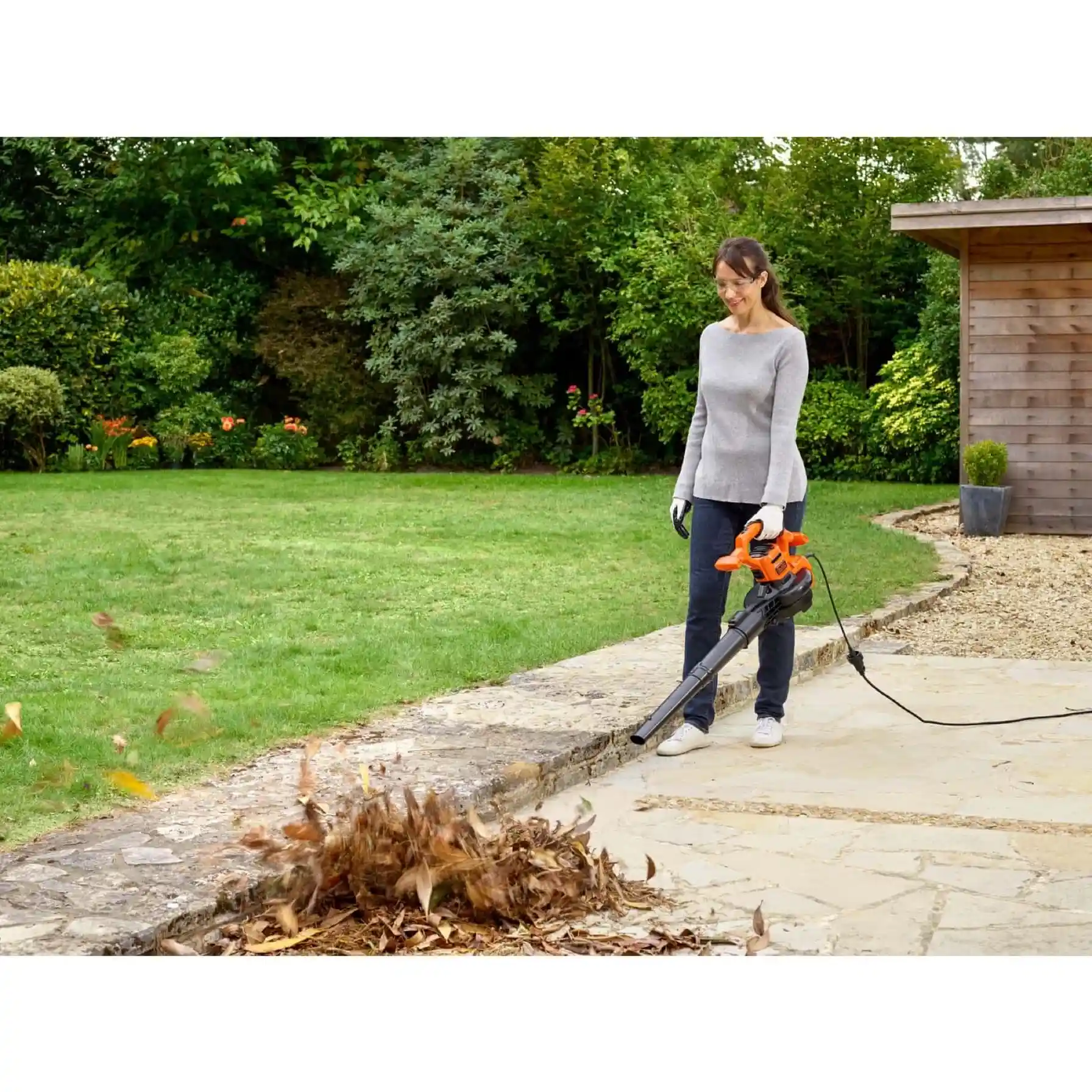 Black+Decker Corded 3-in-1 Blower, BEBLV260-GB (2600 W)