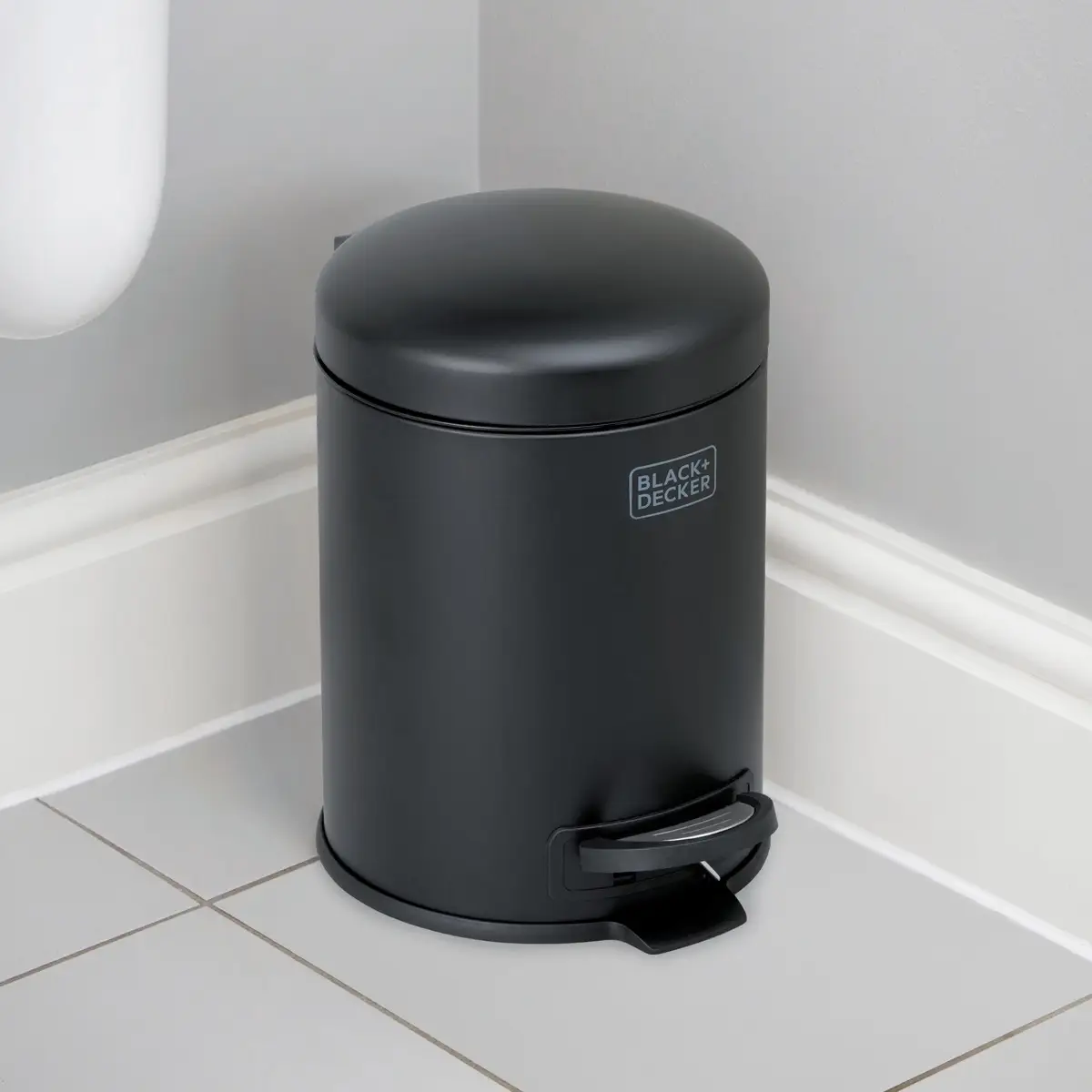 Black+Decker Dome Lid Pedal Bin (24.5 x 24.5 x 32 cm, 5 L, Matte Black)