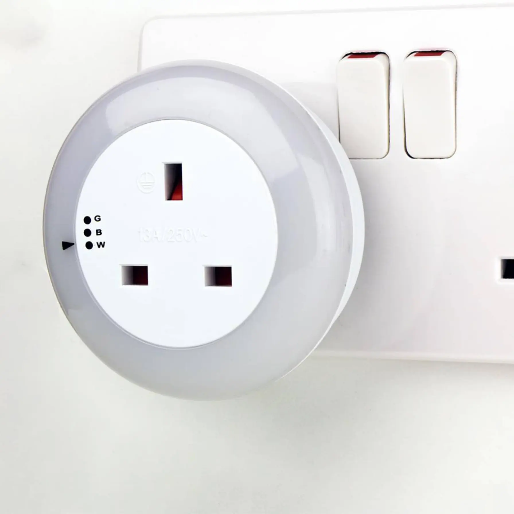 Oshtraco Sensored Color-Changing Night Light W/BS Plug Socket, NL-9797 