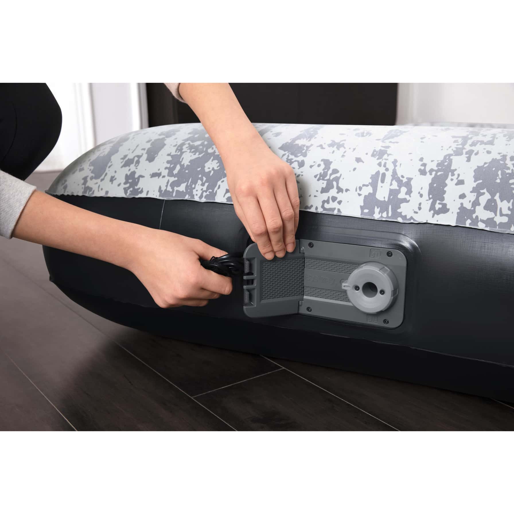 Bestway 1-Person Inflatable Twin Air Bed W/Built-In AC Pump (188 x 99 x 30 cm)