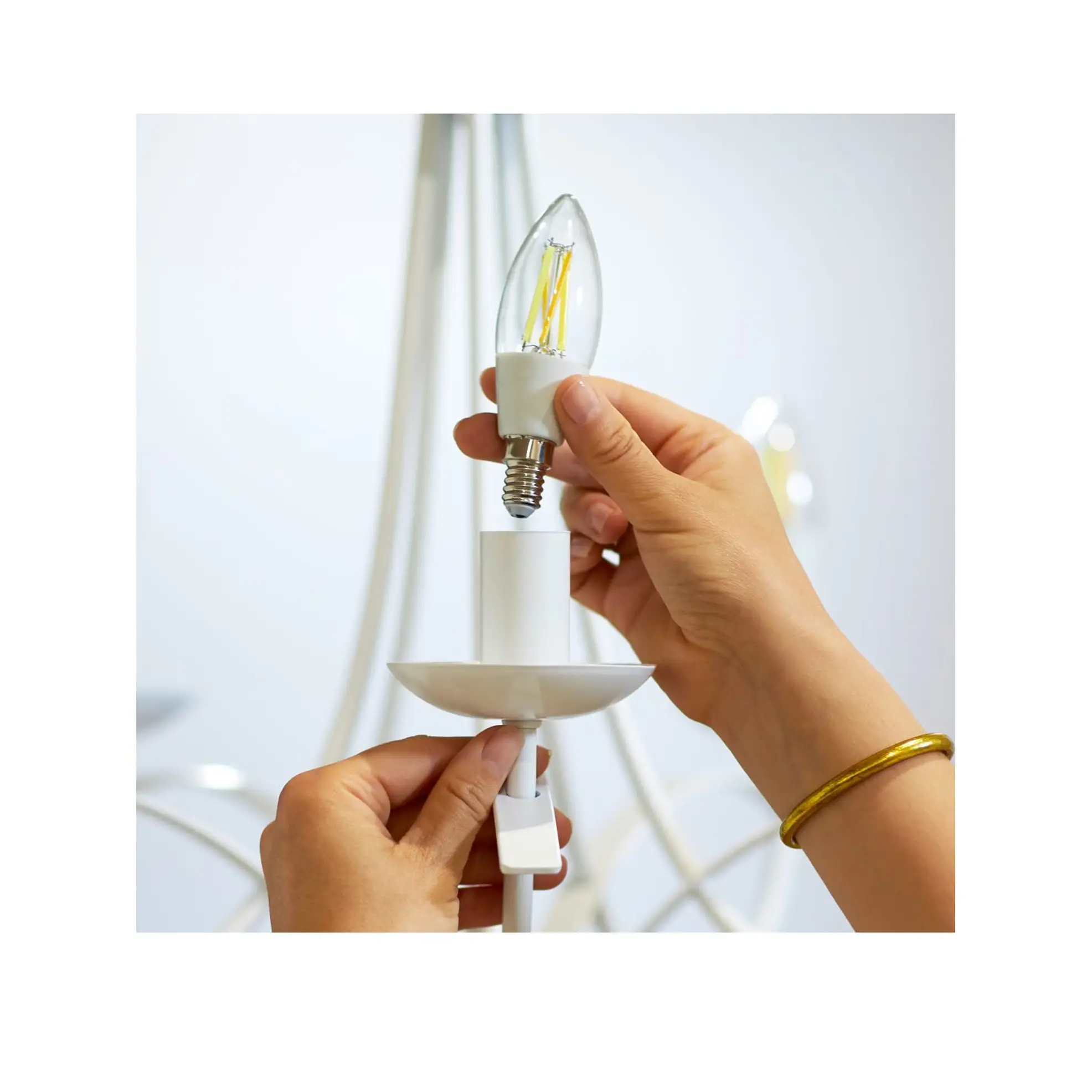 WiZ Tunable C35 E14 Smart Candle Light Bulb (40 W, Warm to Cool White)