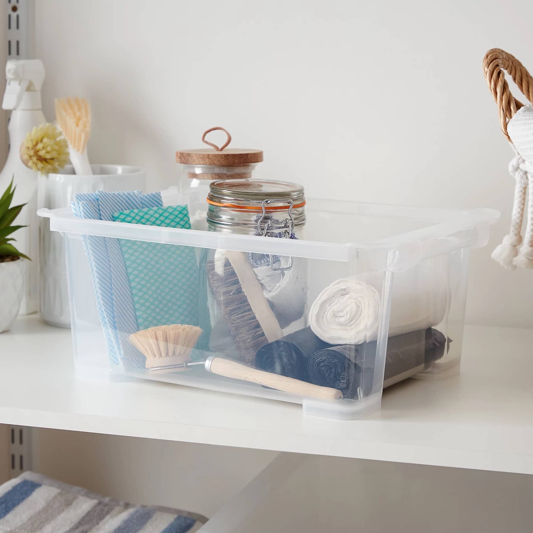 Form Kaze Plastic Storage Box (387 x 158 x 279 mm, 10 L)