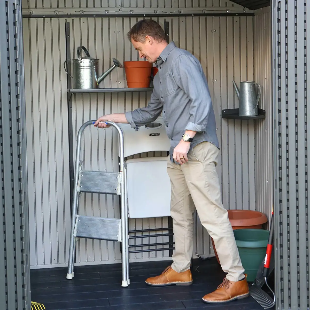 Lifetime Outdoor Storage Shed (214 x 142 x 227 cm)
