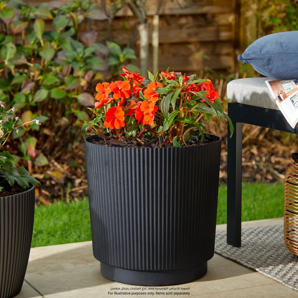 Verve Raised Cylinder Plastic Pot (30 cm, Black)