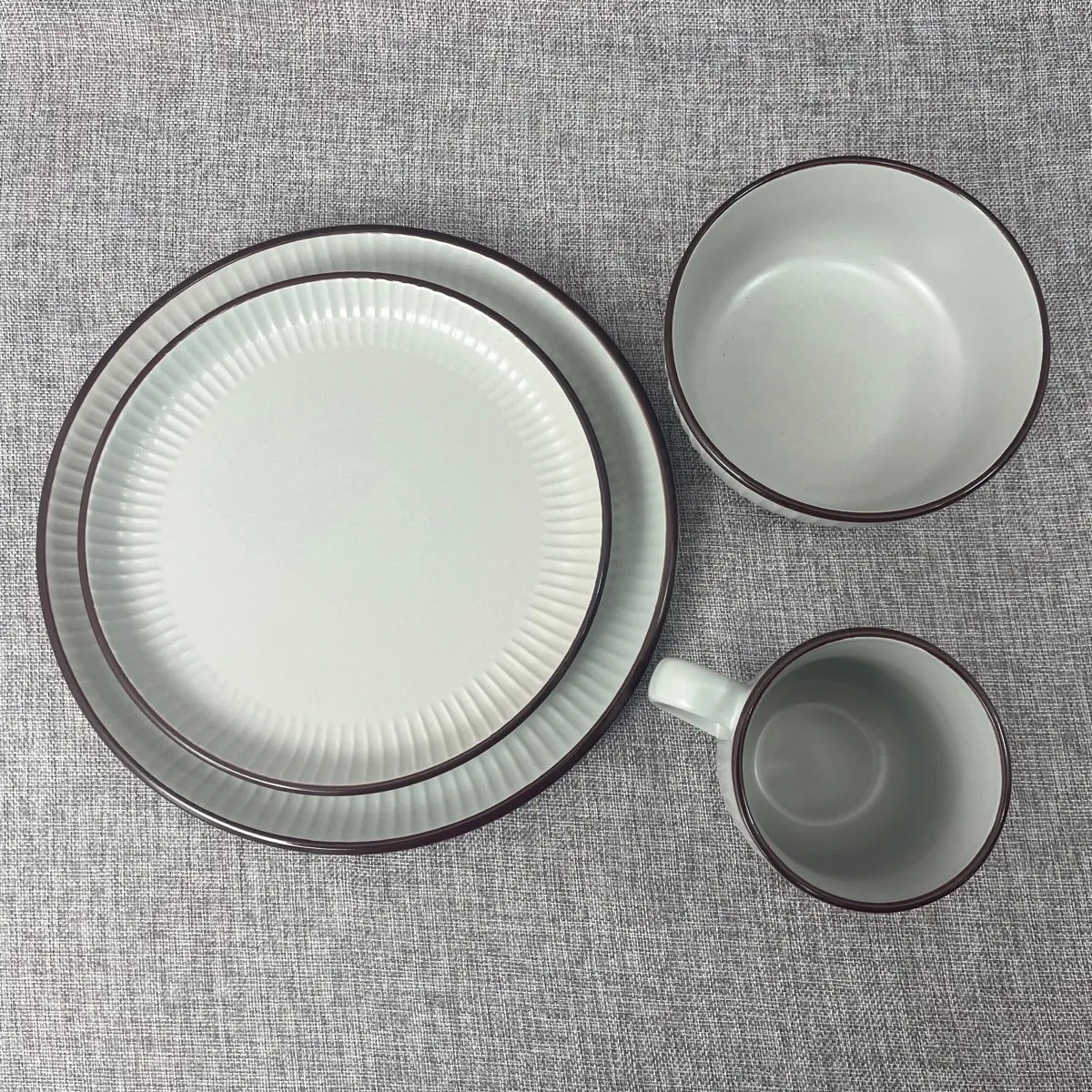 La Maison Stoneware Dinner Set (Grey, 16 Pc.)