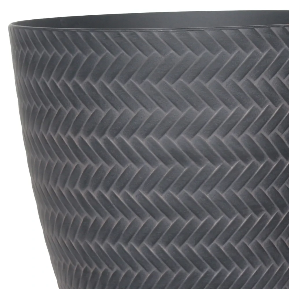 Verve Rattan Effect Oval Plastic Pot (18 cm, Black)