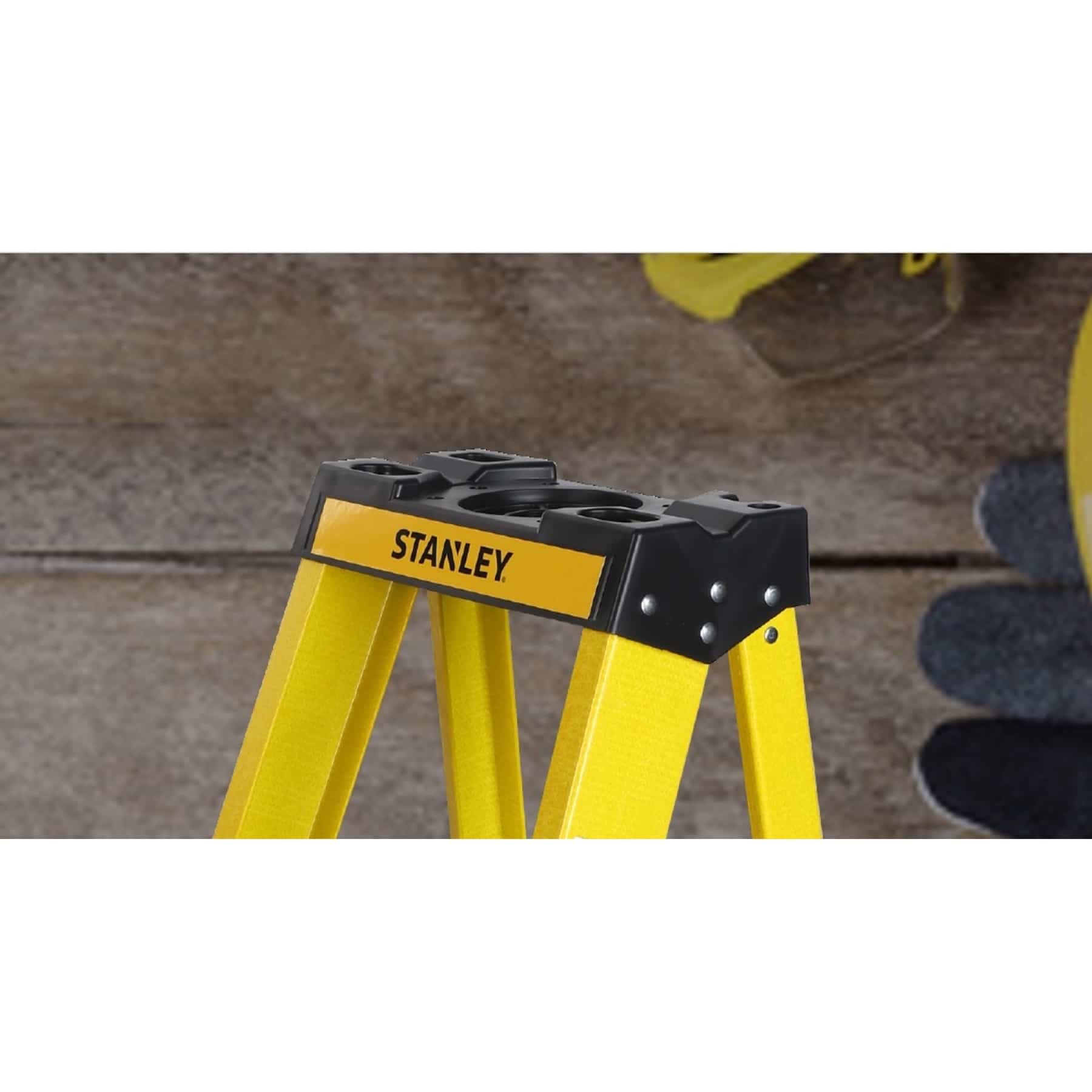 Stanley 4-Tier Fiberglass Ladder (48 x 14 x 127 cm)