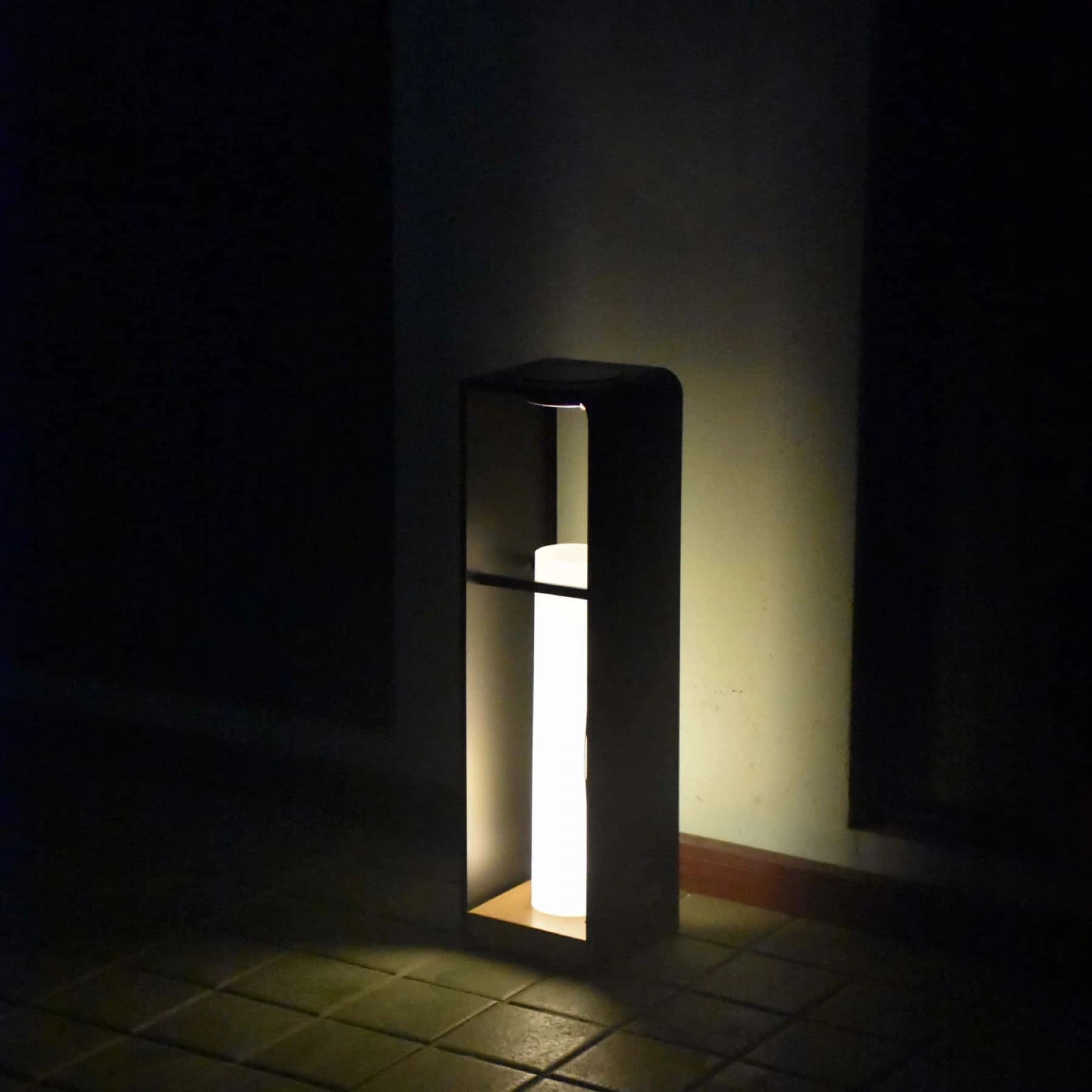Upright Rechargeable Solar Lantern (20 x 20 x 73 cm)