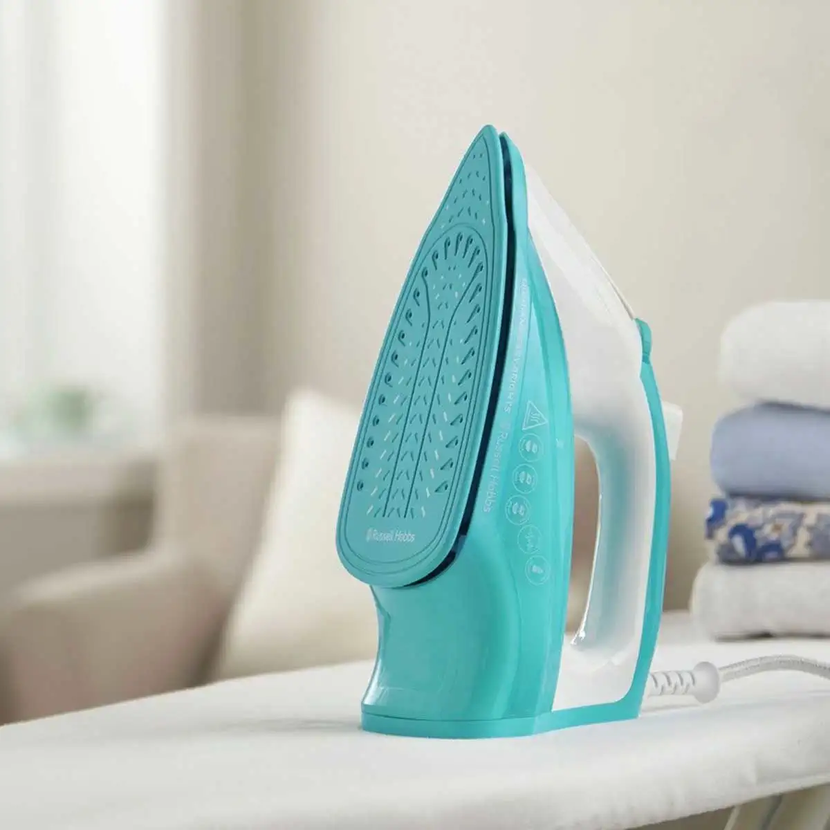 Russell Hobbs Light & Easy Steam Iron, ARURH26482RHI (2400 W, 240 ml)