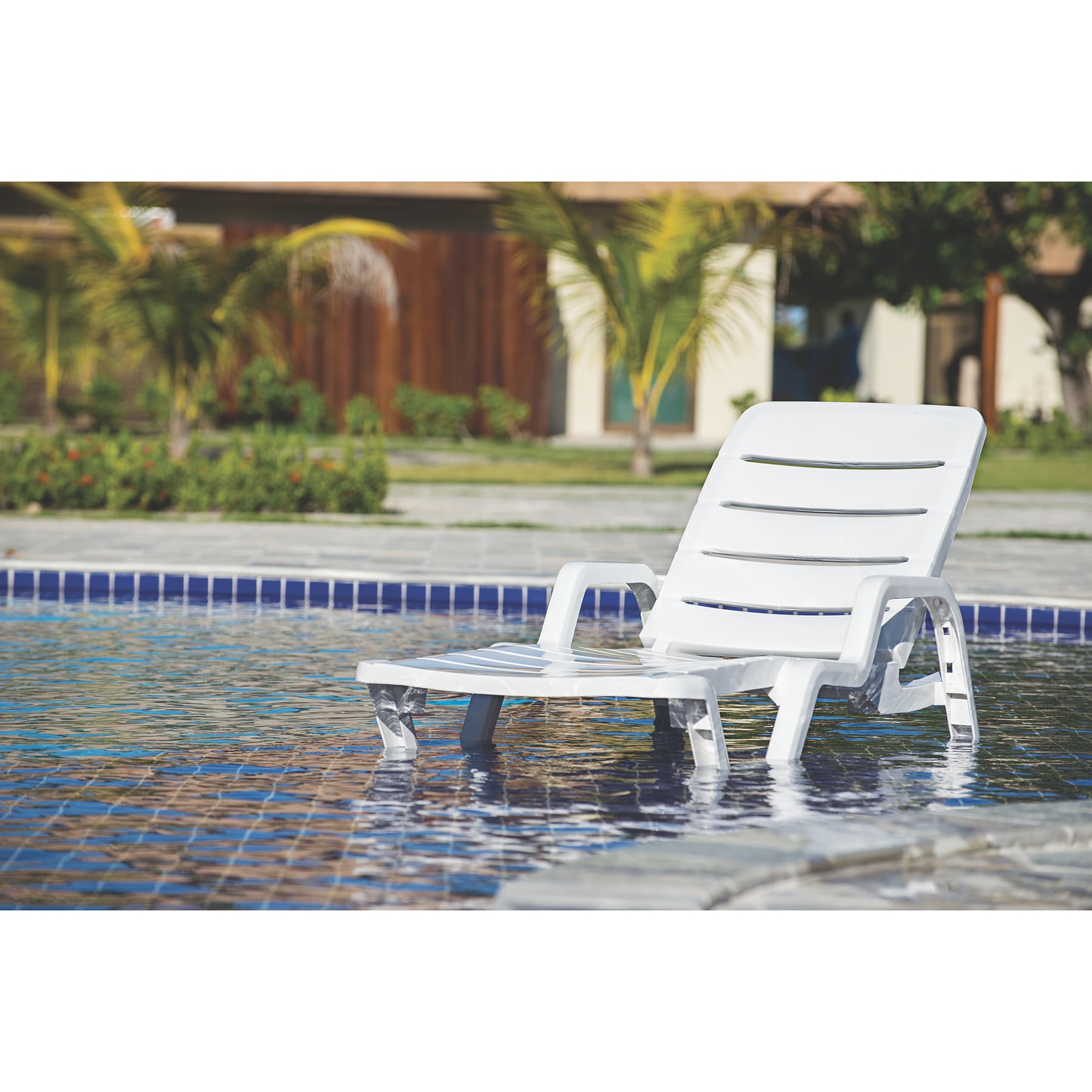 Tramontina Leblon Lounge Chair